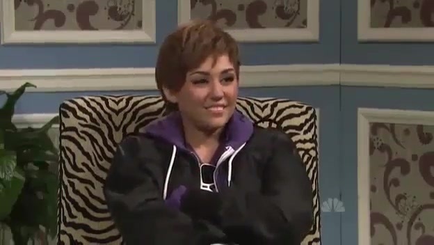 Miley Cyrus  as Justin Bieber  SNL 0801 - 0-0 Miley Cyrus as Justin Bieber  SNL