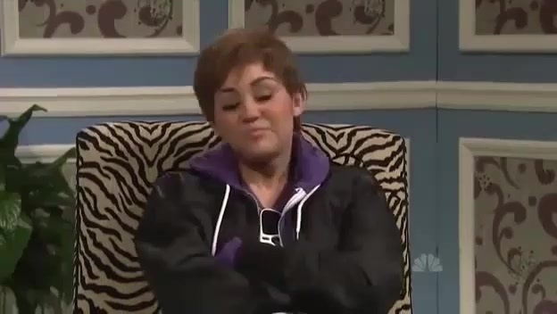 Miley Cyrus  as Justin Bieber  SNL 0802 - 0-0 Miley Cyrus as Justin Bieber  SNL