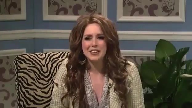 Miley Cyrus  as Justin Bieber  SNL 0813 - 0-0 Miley Cyrus as Justin Bieber  SNL