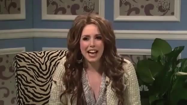 Miley Cyrus  as Justin Bieber  SNL 0814 - 0-0 Miley Cyrus as Justin Bieber  SNL