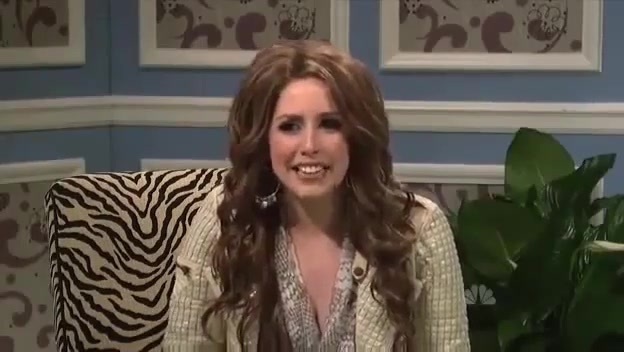 Miley Cyrus  as Justin Bieber  SNL 0818 - 0-0 Miley Cyrus as Justin Bieber  SNL