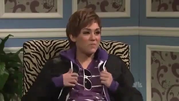 Miley Cyrus  as Justin Bieber  SNL 0845 - 0-0 Miley Cyrus as Justin Bieber  SNL
