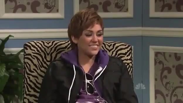 Miley Cyrus  as Justin Bieber  SNL 0855 - 0-0 Miley Cyrus as Justin Bieber  SNL