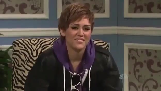 Miley Cyrus  as Justin Bieber  SNL 0909