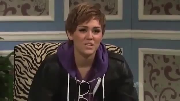 Miley Cyrus  as Justin Bieber  SNL 0911