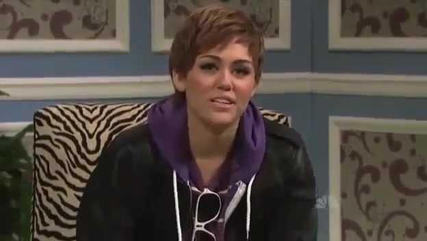 Miley Cyrus  as Justin Bieber  SNL 0915