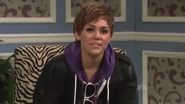 Miley Cyrus  as Justin Bieber  SNL 0916