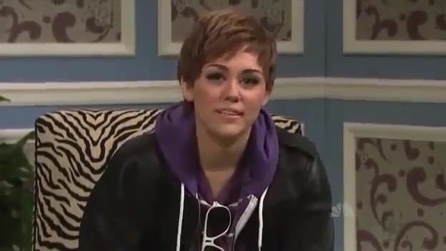 Miley Cyrus  as Justin Bieber  SNL 0917