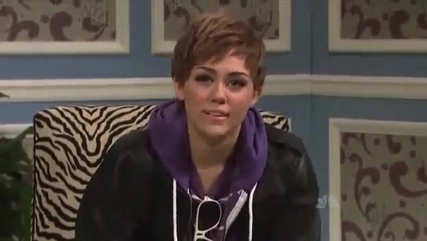 Miley Cyrus  as Justin Bieber  SNL 0918