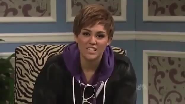 Miley Cyrus  as Justin Bieber  SNL 0923