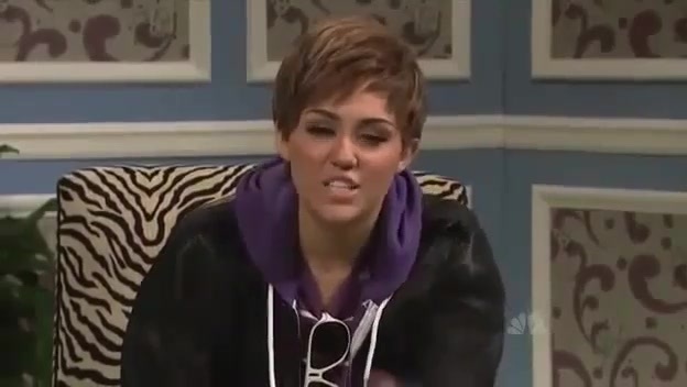 Miley Cyrus  as Justin Bieber  SNL 0924