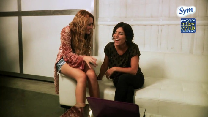 Miley Cyrus - Fãs #EuQueroSYM 047