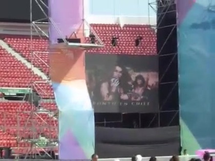 Miley Cyrus en Chile 2011 - Video Promocional 046