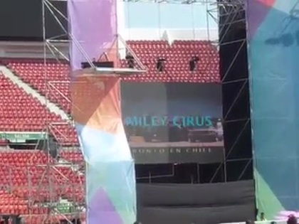 Miley Cyrus en Chile 2011 - Video Promocional 078