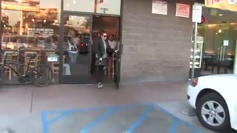 Miley Cyrus Screams At Paparazzi For Bumping Into Her Mom! 097
