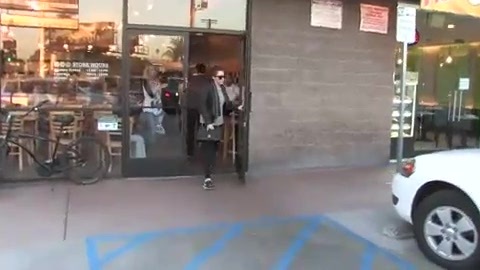 Miley Cyrus Screams At Paparazzi For Bumping Into Her Mom! 098