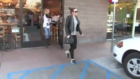 Miley Cyrus Screams At Paparazzi For Bumping Into Her Mom! 105 - 0-0 Miley Cyrus Screams At Paparazzi For Bumping Into Her Mom