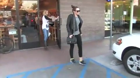 Miley Cyrus Screams At Paparazzi For Bumping Into Her Mom! 106