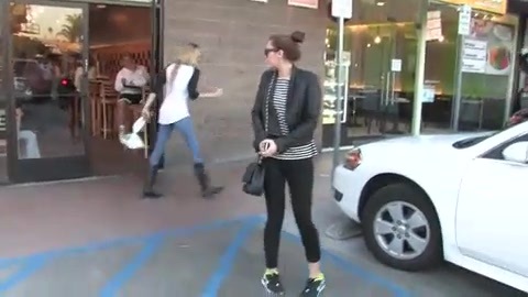 Miley Cyrus Screams At Paparazzi For Bumping Into Her Mom! 112