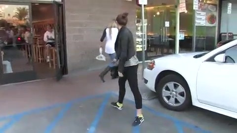 Miley Cyrus Screams At Paparazzi For Bumping Into Her Mom! 116 - 0-0 Miley Cyrus Screams At Paparazzi For Bumping Into Her Mom