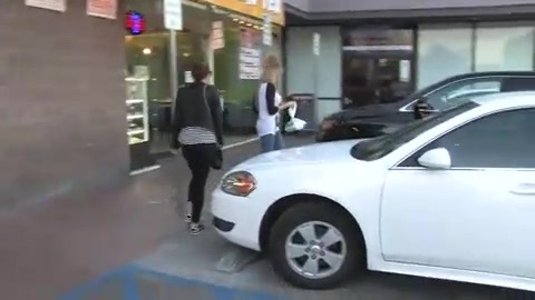 Miley Cyrus Screams At Paparazzi For Bumping Into Her Mom! 125