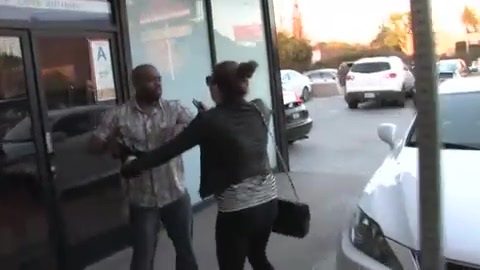 Miley Cyrus Screams At Paparazzi For Bumping Into Her Mom! 166