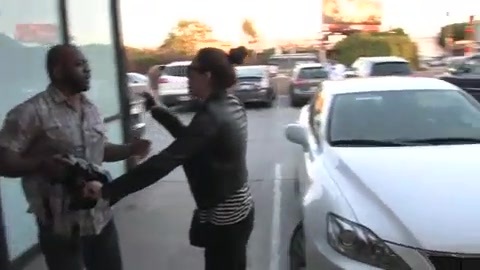 Miley Cyrus Screams At Paparazzi For Bumping Into Her Mom! 173
