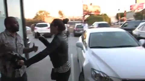 Miley Cyrus Screams At Paparazzi For Bumping Into Her Mom! 174