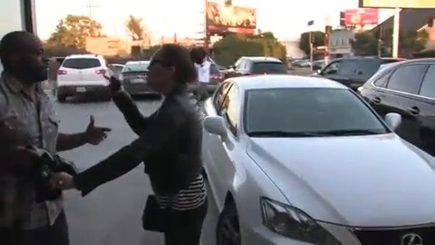 Miley Cyrus Screams At Paparazzi For Bumping Into Her Mom! 176