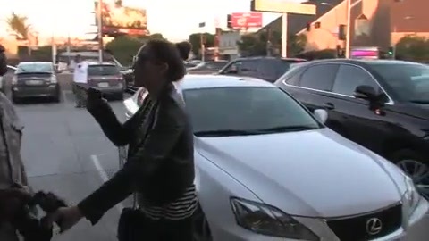 Miley Cyrus Screams At Paparazzi For Bumping Into Her Mom! 182 - 0-0 Miley Cyrus Screams At Paparazzi For Bumping Into Her Mom