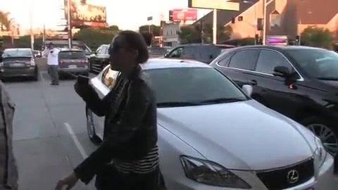Miley Cyrus Screams At Paparazzi For Bumping Into Her Mom! 184 - 0-0 Miley Cyrus Screams At Paparazzi For Bumping Into Her Mom