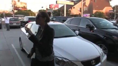 Miley Cyrus Screams At Paparazzi For Bumping Into Her Mom! 189 - 0-0 Miley Cyrus Screams At Paparazzi For Bumping Into Her Mom