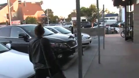 Miley Cyrus Screams At Paparazzi For Bumping Into Her Mom! 221