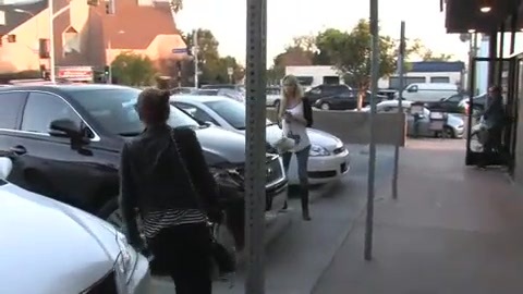 Miley Cyrus Screams At Paparazzi For Bumping Into Her Mom! 224