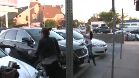 Miley Cyrus Screams At Paparazzi For Bumping Into Her Mom! 226 - 0-0 Miley Cyrus Screams At Paparazzi For Bumping Into Her Mom