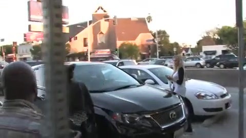 Miley Cyrus Screams At Paparazzi For Bumping Into Her Mom! 229