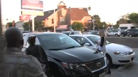 Miley Cyrus Screams At Paparazzi For Bumping Into Her Mom! 230