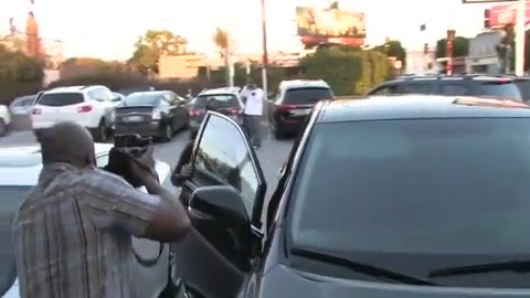 Miley Cyrus Screams At Paparazzi For Bumping Into Her Mom! 241