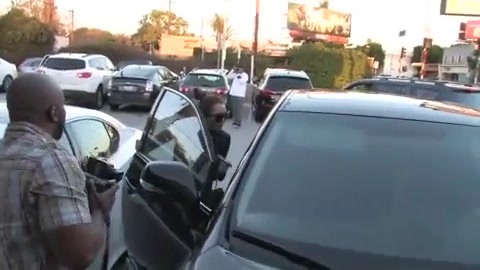 Miley Cyrus Screams At Paparazzi For Bumping Into Her Mom! 243