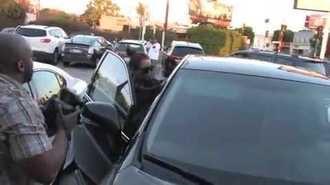 Miley Cyrus Screams At Paparazzi For Bumping Into Her Mom! 245