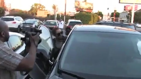 Miley Cyrus Screams At Paparazzi For Bumping Into Her Mom! 246