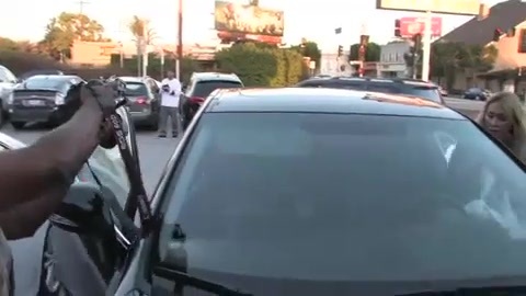 Miley Cyrus Screams At Paparazzi For Bumping Into Her Mom! 249