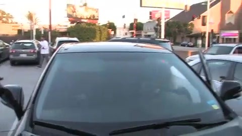 Miley Cyrus Screams At Paparazzi For Bumping Into Her Mom! 252