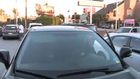 Miley Cyrus Screams At Paparazzi For Bumping Into Her Mom! 253