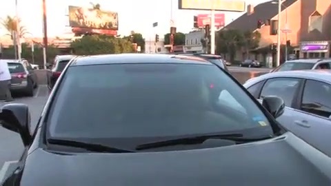 Miley Cyrus Screams At Paparazzi For Bumping Into Her Mom! 259