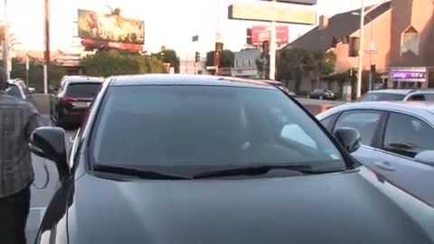 Miley Cyrus Screams At Paparazzi For Bumping Into Her Mom! 264 - 0-0 Miley Cyrus Screams At Paparazzi For Bumping Into Her Mom