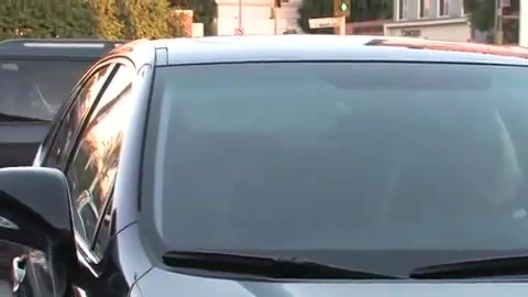 Miley Cyrus Screams At Paparazzi For Bumping Into Her Mom! 286