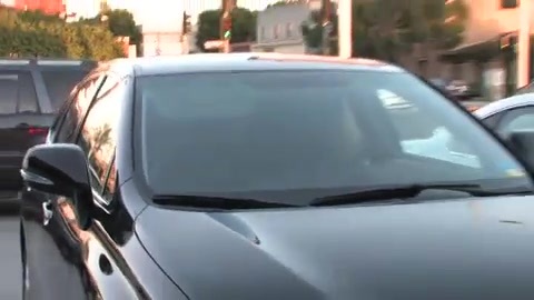 Miley Cyrus Screams At Paparazzi For Bumping Into Her Mom! 291