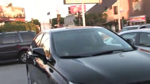 Miley Cyrus Screams At Paparazzi For Bumping Into Her Mom! 293