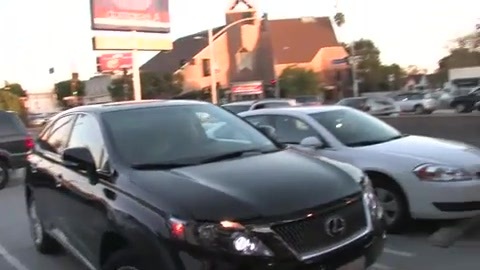 Miley Cyrus Screams At Paparazzi For Bumping Into Her Mom! 297